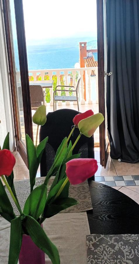 Olivista Croatia Apartments Njivice Bagian luar foto