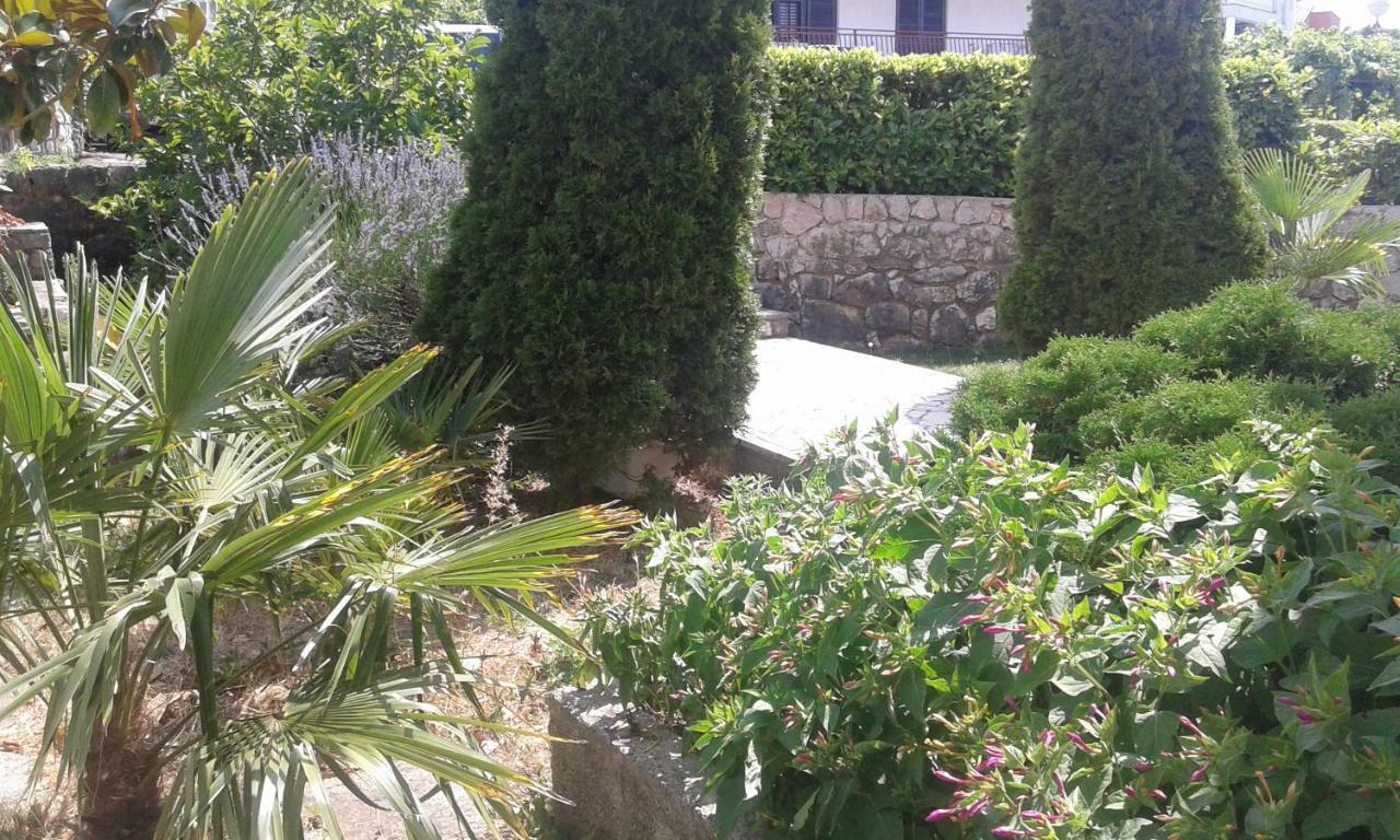 Olivista Croatia Apartments Njivice Bagian luar foto